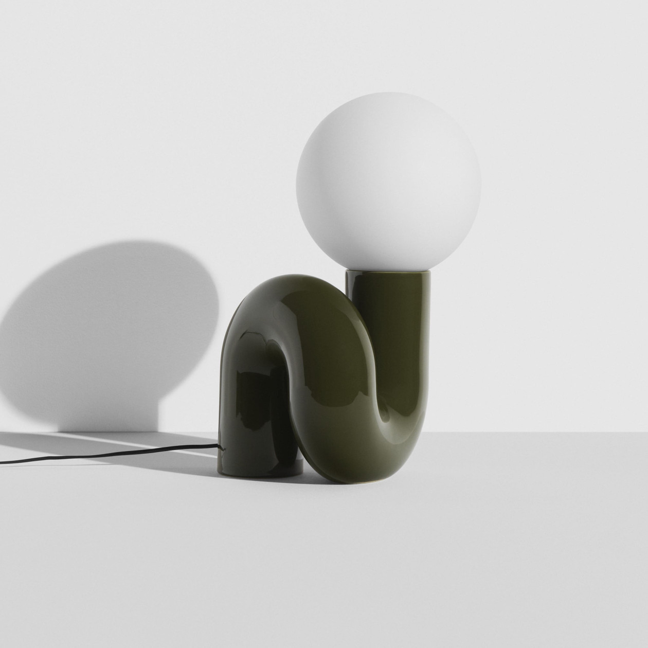 neotenic-grande-lampe-a-poser-vert