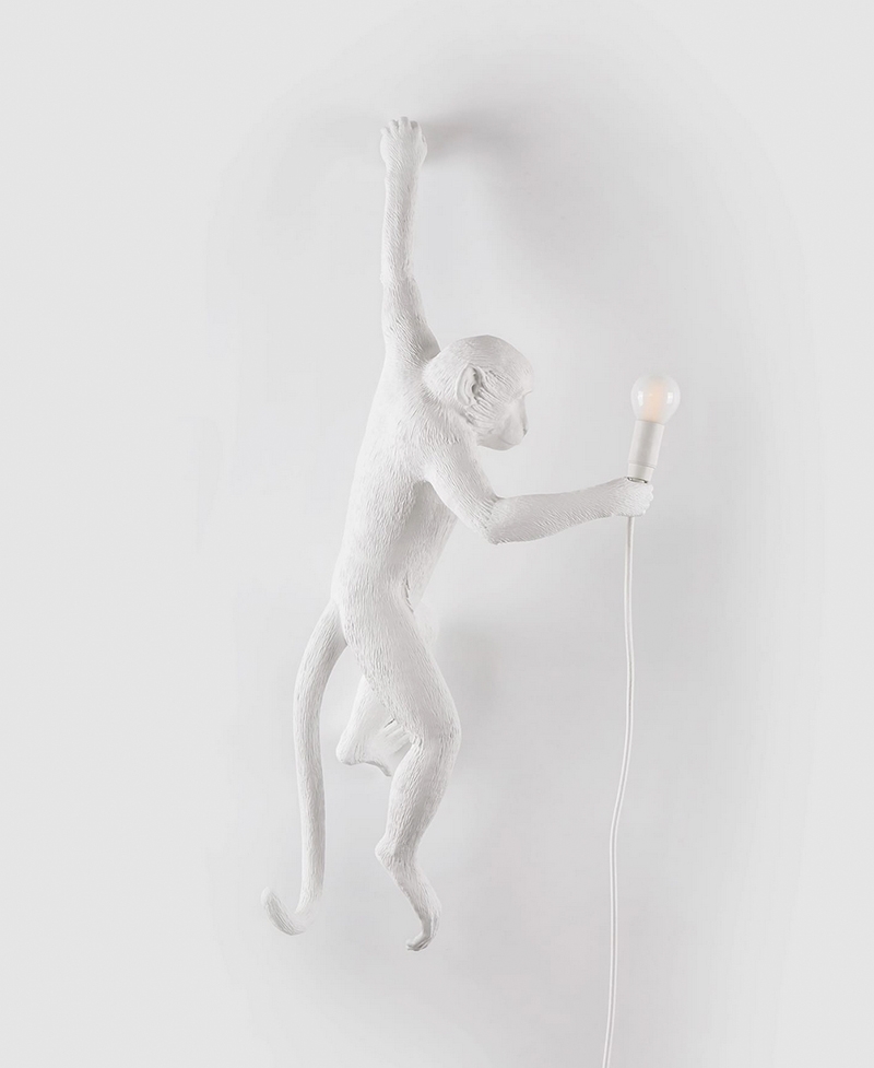 Mono Edición Negra Colgado